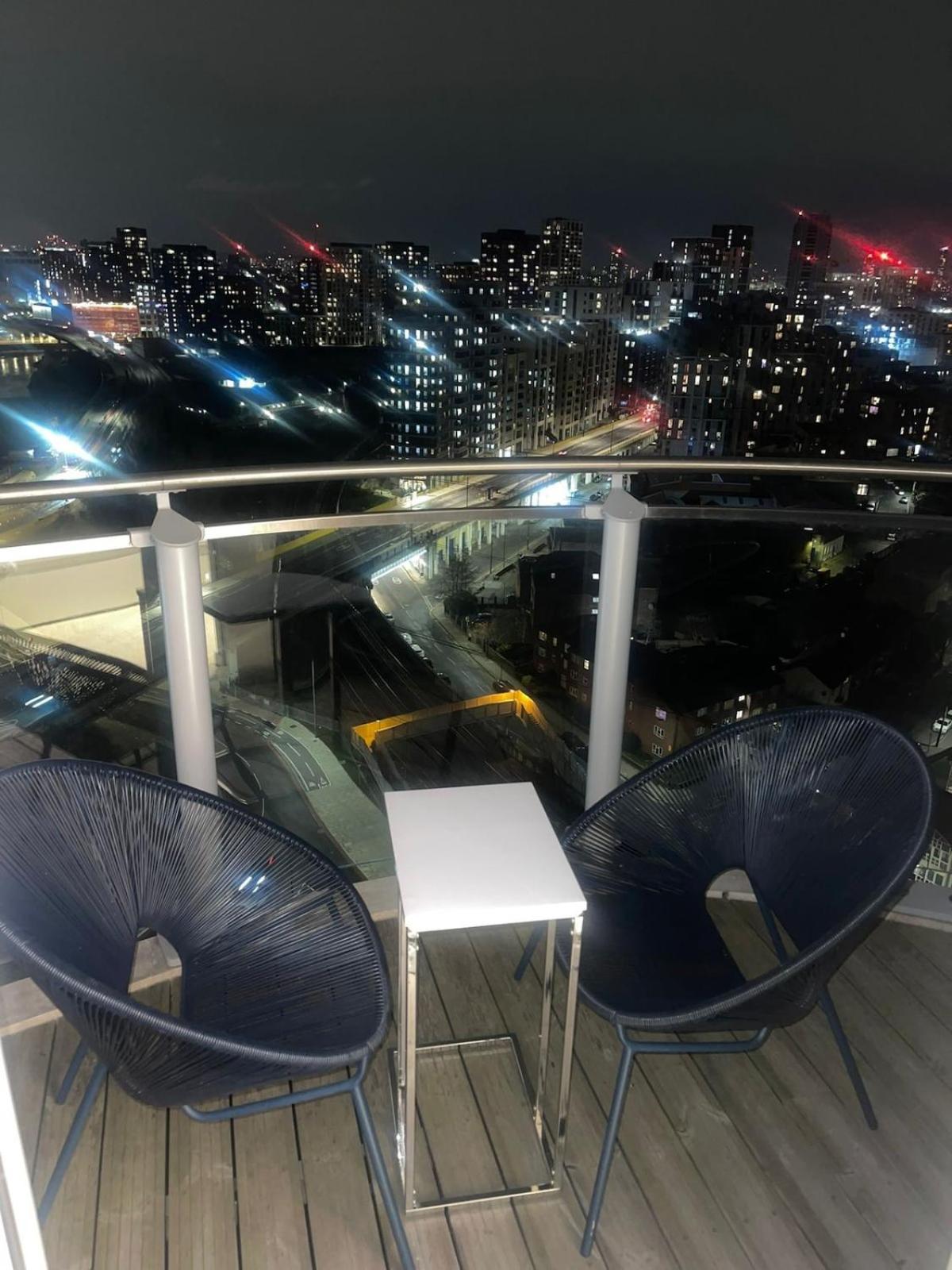Luxury 1 Bedroom Apartment In Лондон Екстериор снимка