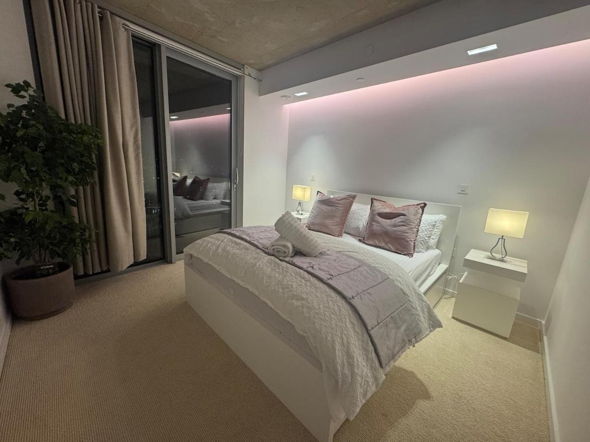 Luxury 1 Bedroom Apartment In Лондон Екстериор снимка