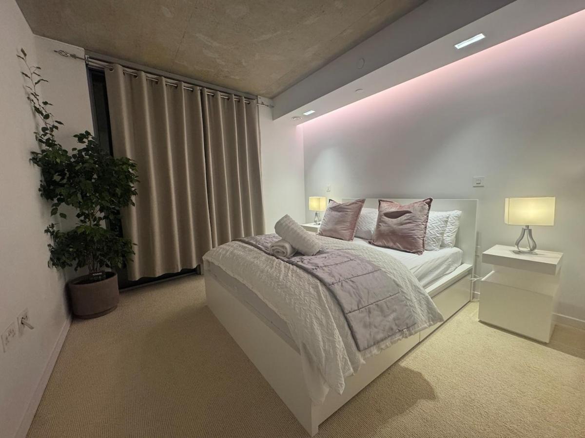 Luxury 1 Bedroom Apartment In Лондон Екстериор снимка