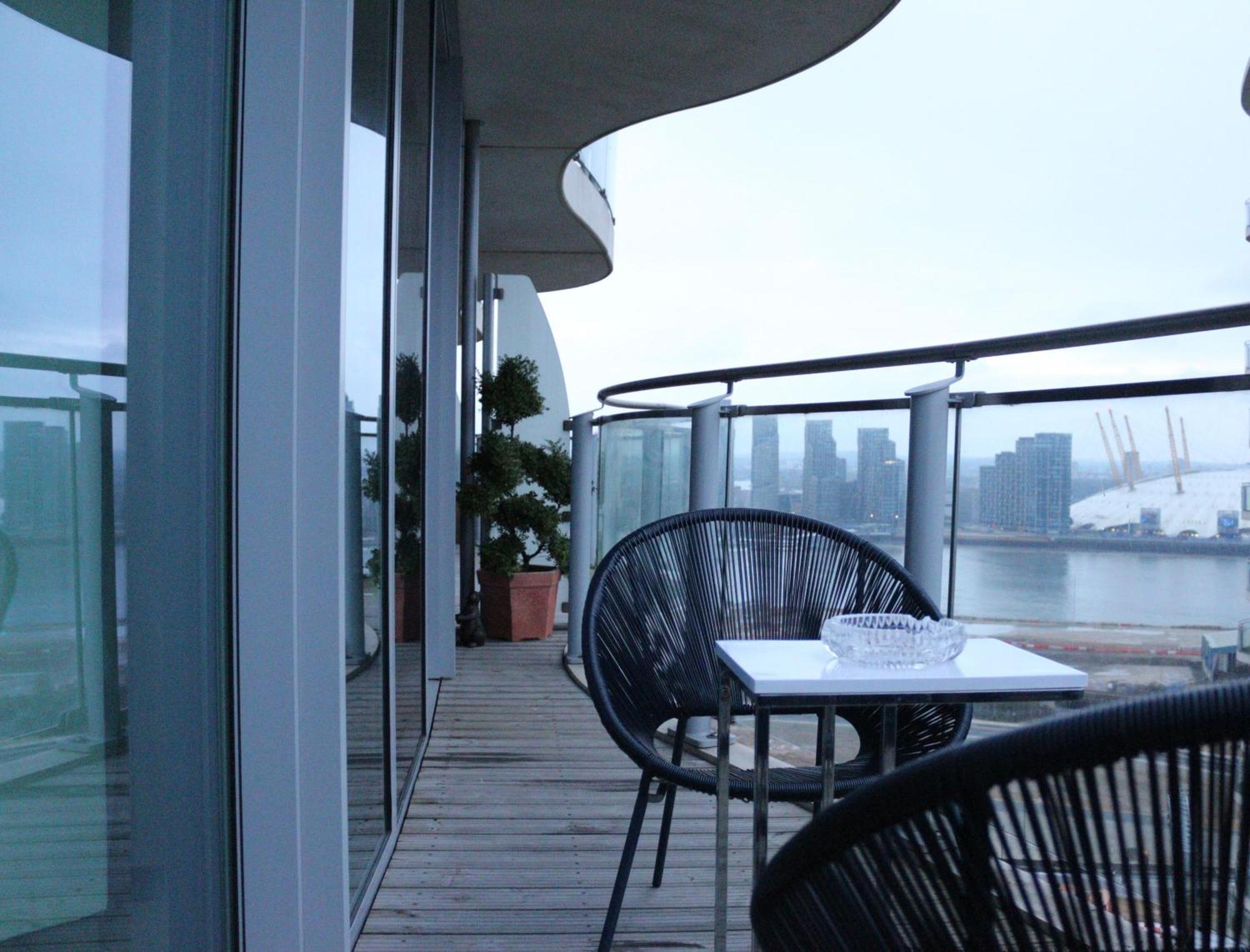 Luxury 1 Bedroom Apartment In Лондон Екстериор снимка